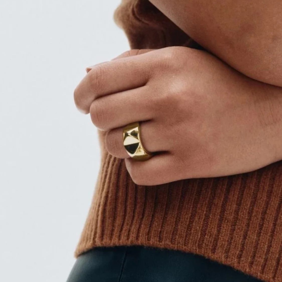 Guldfärgad ring - 2