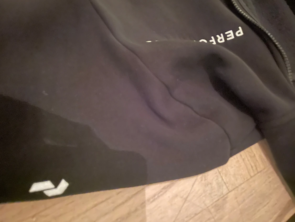 Svart Peak Performance hoodie med dragkedja - 2