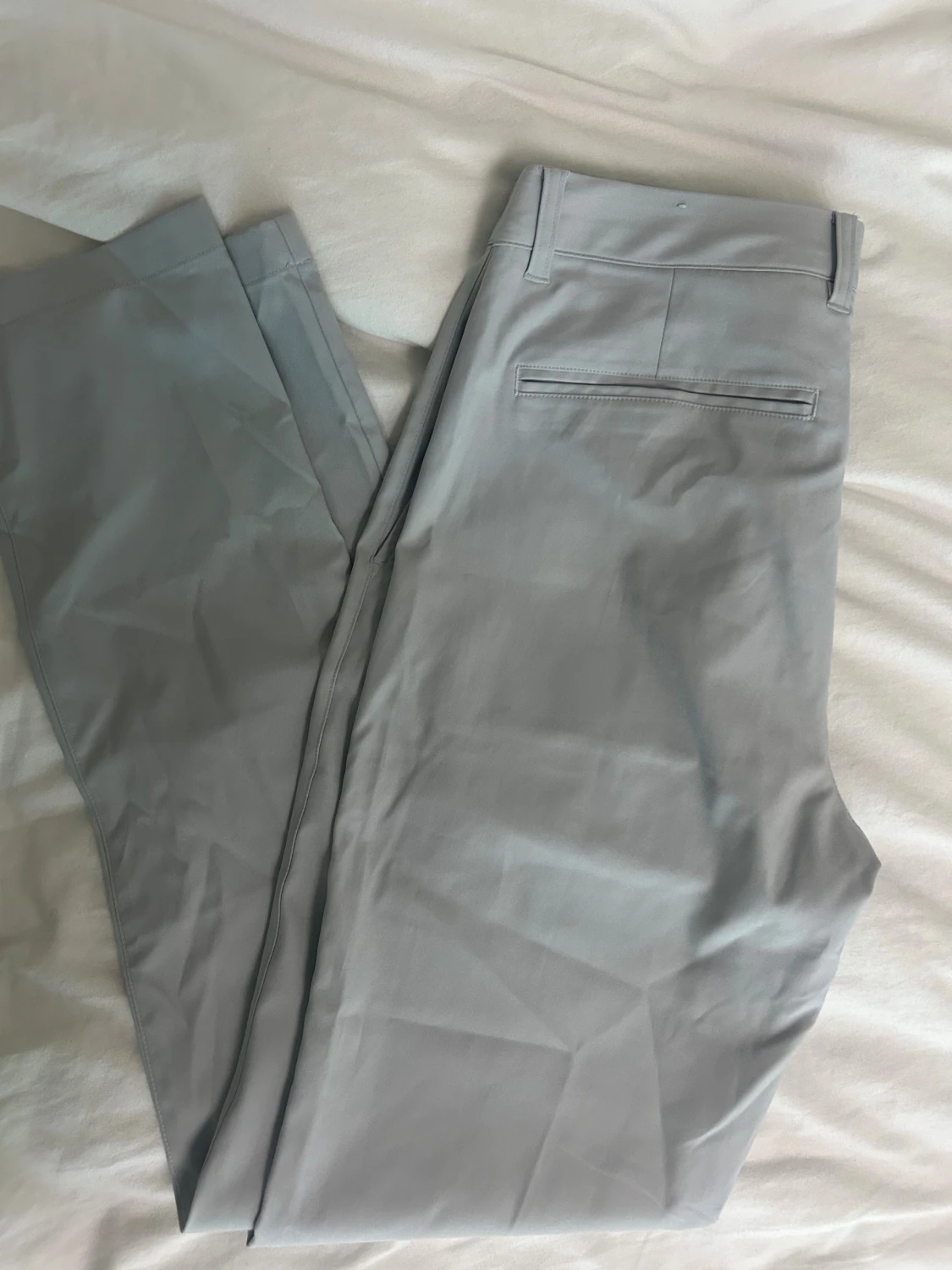 Ljusgrå kostymbyxor från Puma - 1