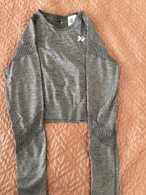 Långärmad träningströja  - Strl M