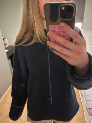 Stickad tröja Zara - Jättefin och populär stickad tröja från Zara💓 Sparsamt använd och inga defekter! Strl S💓 Skriv vid frågor!