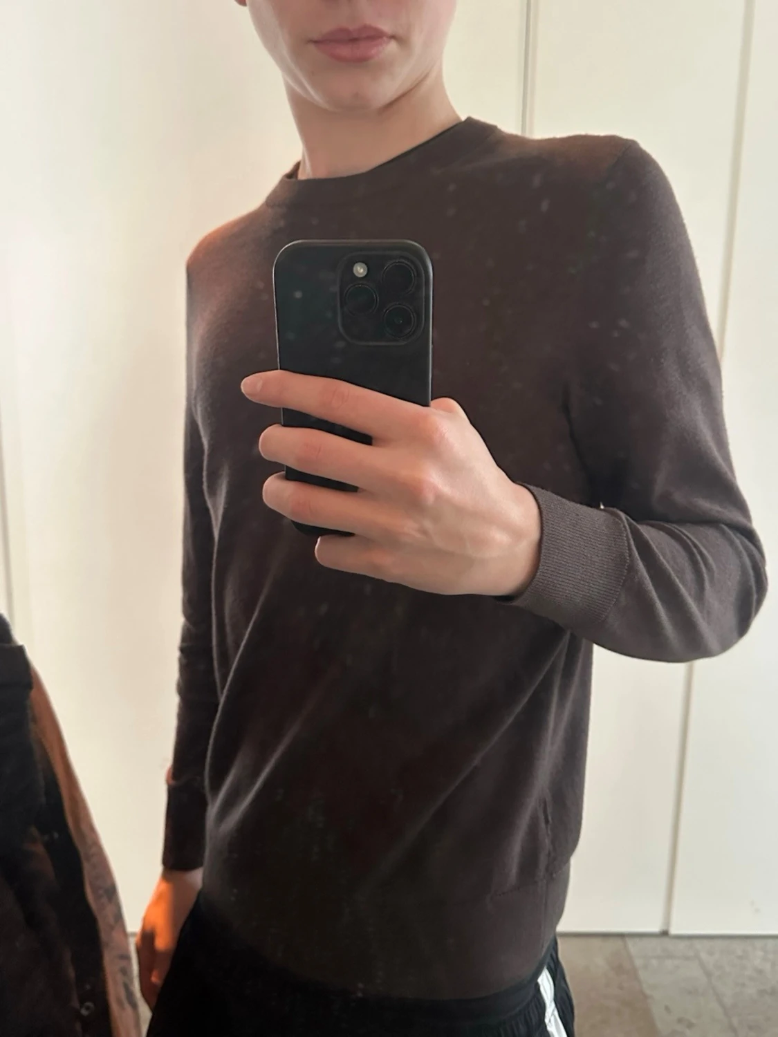 Mörkbrun basic tröja från Arket