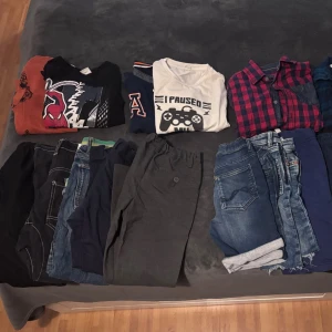 Klädpaket pojke stl 122 - Klädpaket för pojke i stl 122 Allt helt och rent i fint skick!