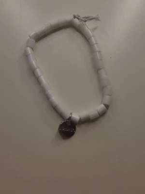 Armband med en berlock som de står Victoria's - Armband som inte kommer till användning 