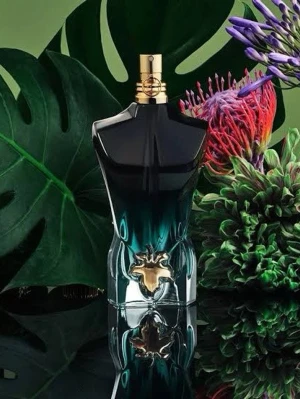 JPG le beu le parfum - Upptäck en ikonisk herrparfym från Jean Paul Gaultier le beu le parfum från 25 kr för 1 ml 55kr för 2 ml 85 för 3 ml 130 för 5 ml 220 för 10 ml har bara 5 stycken 1 ml flaskor och en rull 