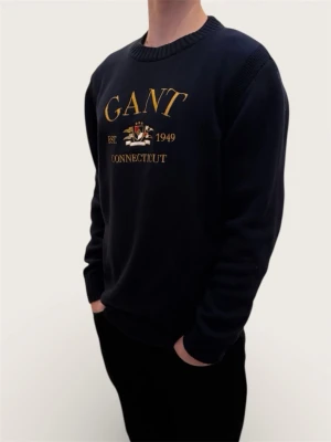 GANT tröja  - En mycket snygg Gant tröja i storlek L. Den är aldrig använd och i extremt bra skick. Nypriset är cirka 1500 kr och modellen är 184 cm! Hoppas du blir nöjd, Sbstyle!