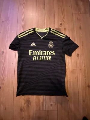 Real Madrid  - Den är skön och är s i storlek