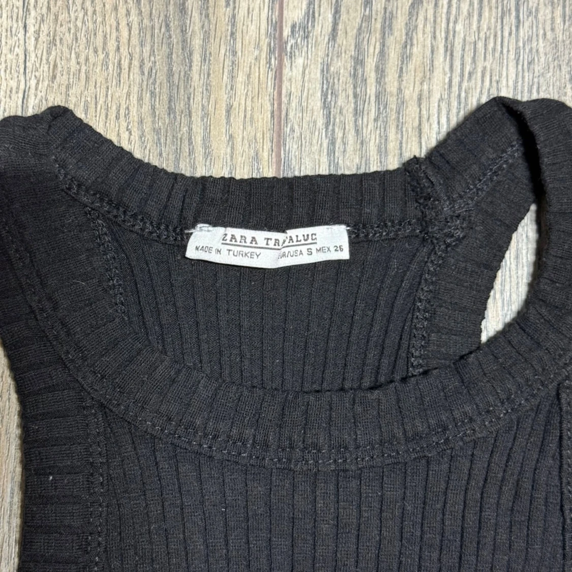 Svart ribbad linnetopp från Zara - 1