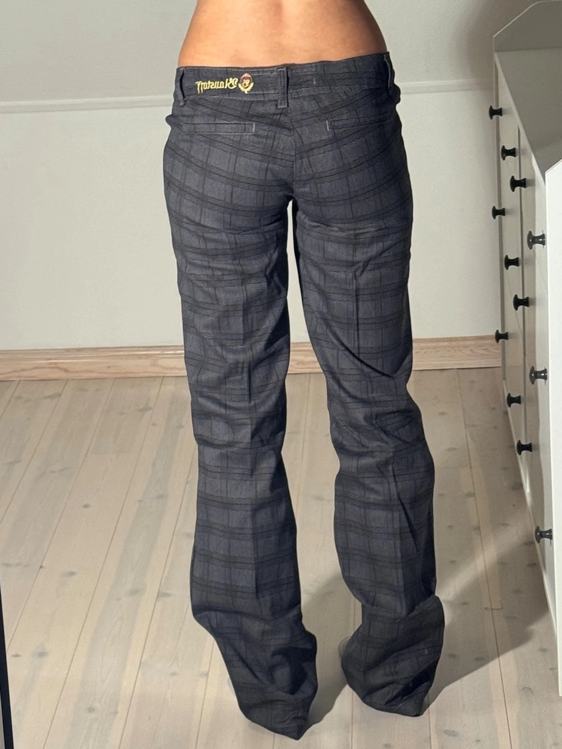 Lågmidjade rutiga kostymbyxor  - 3