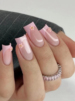 Handgjorda lösnaglar 💕 - Rosa naglar med blommor.Skriv gärna vid beställning, önskemål och eller storlek!💕