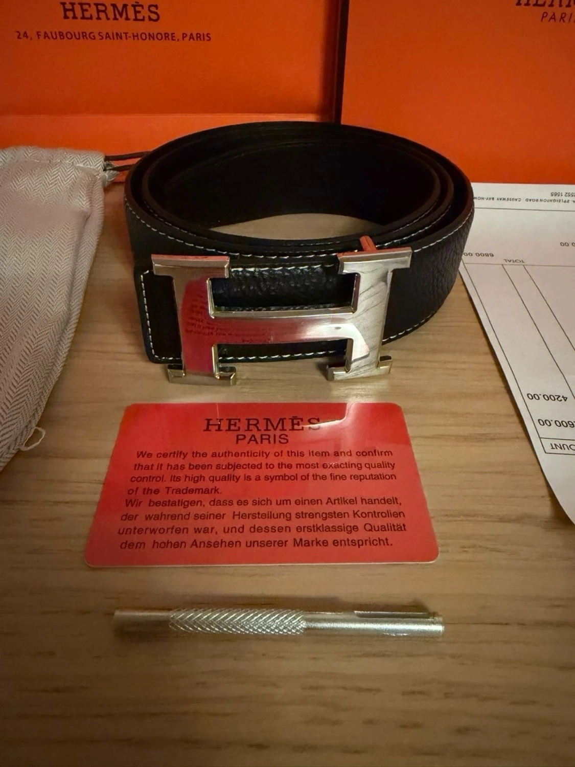 Svart bälte med H-spänne - 1