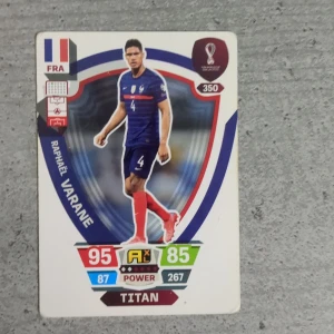 Fotbollskort  - Fyra fotbollskort en pokemon kort alla de för 22 kr