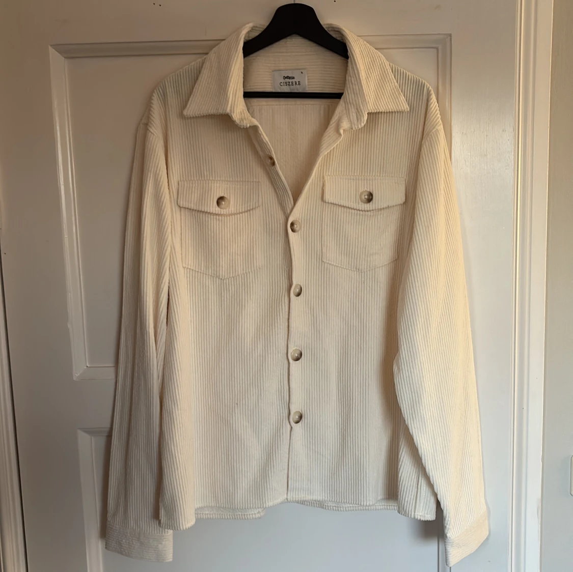 Vit Manchester Overshirt från Ciszere