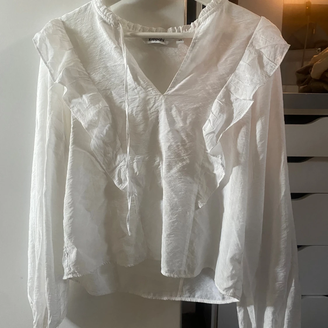 Vit volangblus från Kappahl