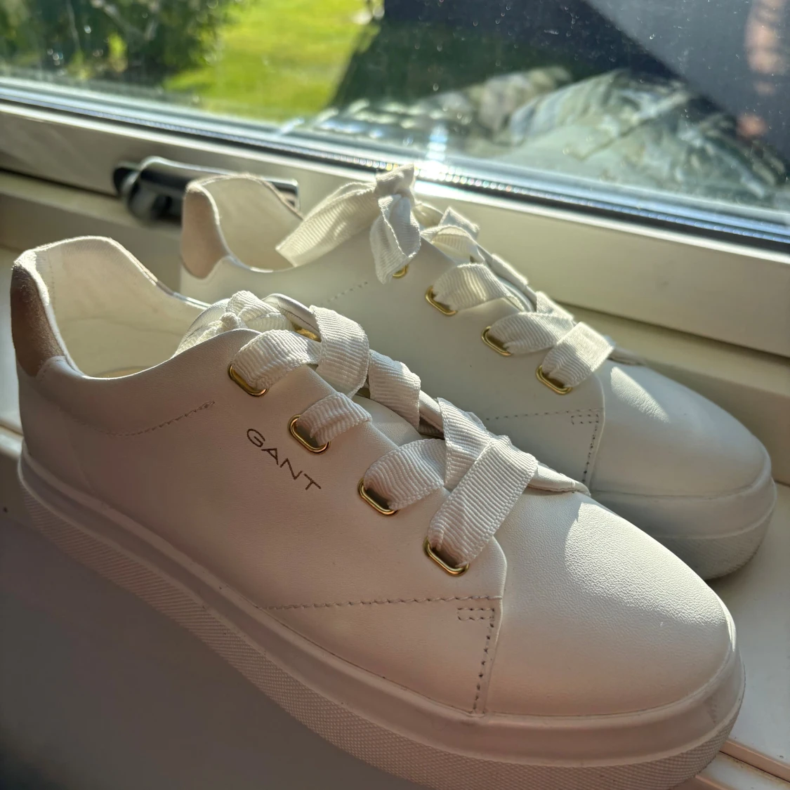 Vita sneakers från GANT med plattform - 1