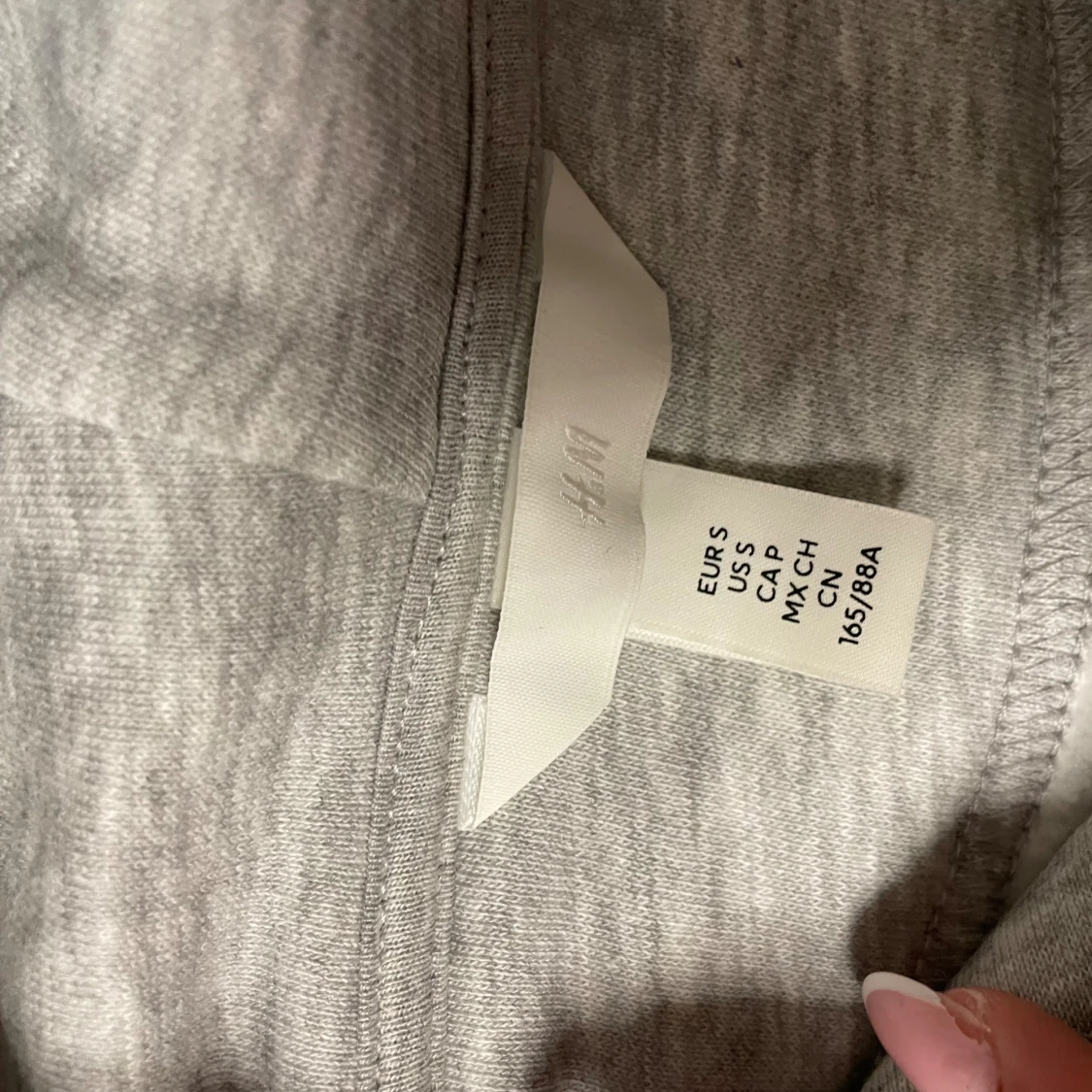 Grå hoodie från H&M med huva - 1