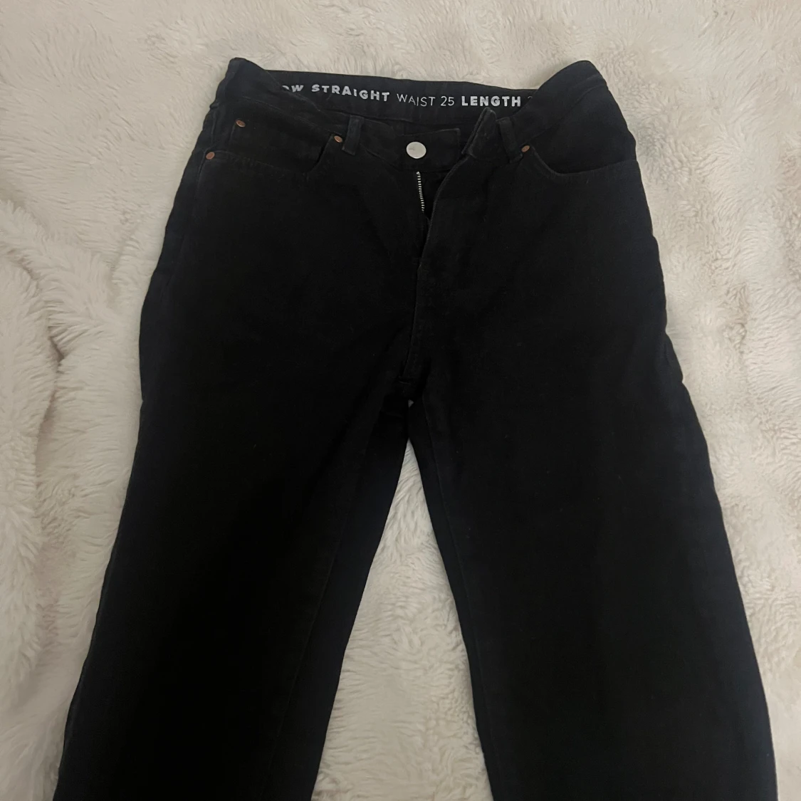 Svarta low waist straight jeans från demim