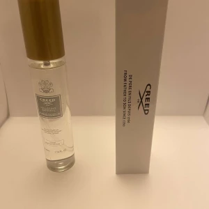 Creed Millesime Imperial EdP 1.14oz - Lyxig parfym från Creed, Millesime Imperial. Flaskan innehåller 1.14 fl oz (ca 34 ml). Perfekt för dig som vill sticka ut med en exklusiv doft från ett klassiskt märke.