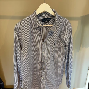 Ralph Lauren skjorta - Snygg Ralph lauren skjorta I väldigt gott skick. Hör gärna av dig vid funderingar👍 Fler färger och storlekar på min profil.