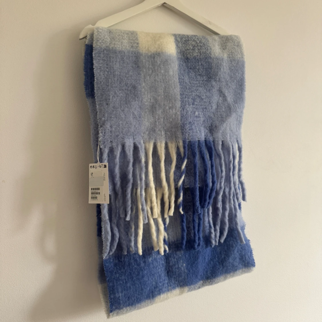 Helt ny rutig ullhalsduk från & Other Stories