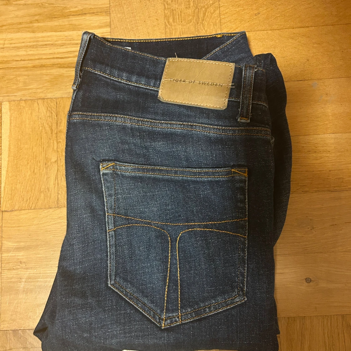 Mörkblå jeans från Tiger of Sweden - 2