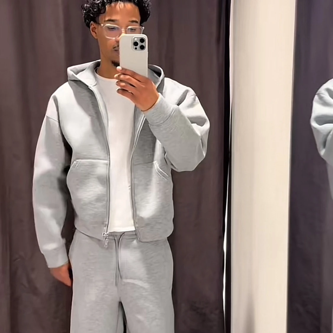 Svart hoodie med dragkedja från Weekday - 3