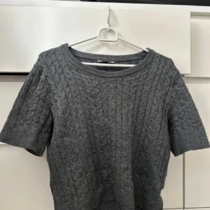 Tröja - Bra skick, knappt använd
