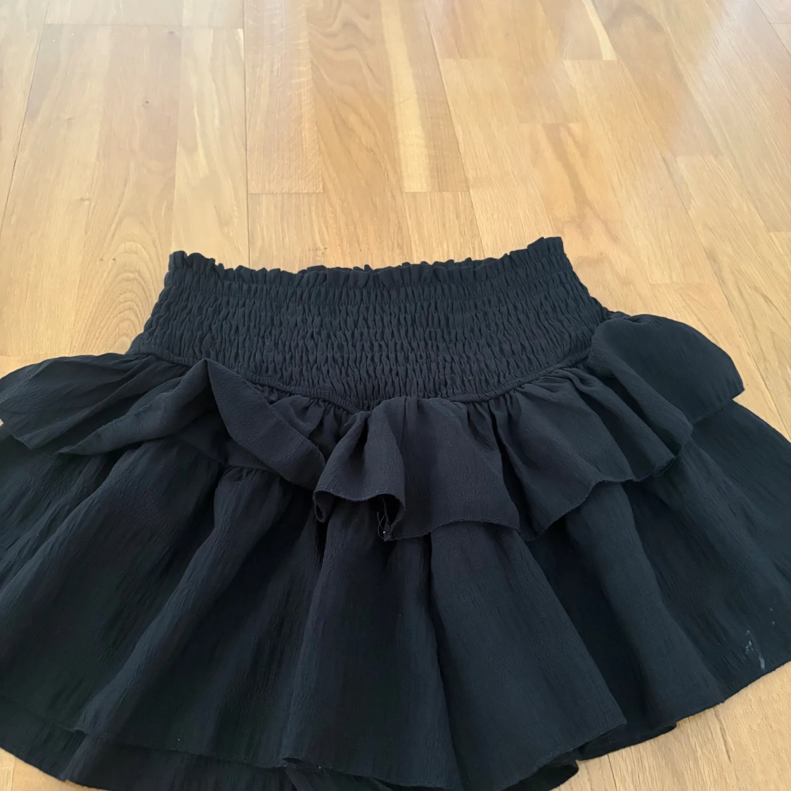 Svart volangkjol från SHEIN