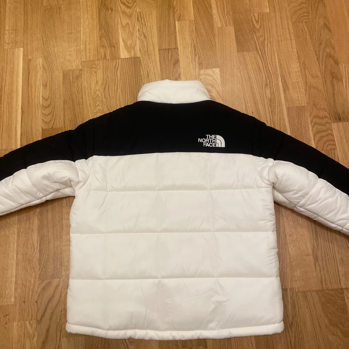 Vit och svart pufferjacka North Face - 3