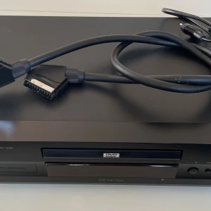 Pioneer DVD Player spelare - Pioneer DV 535 DVD-spelare i svart, komplett med SCART-kabel. Äldre men fungerar. Pris 250 kr