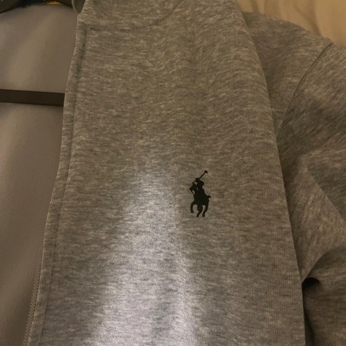 Grå hoodie från Polo Ralph Lauren - 1