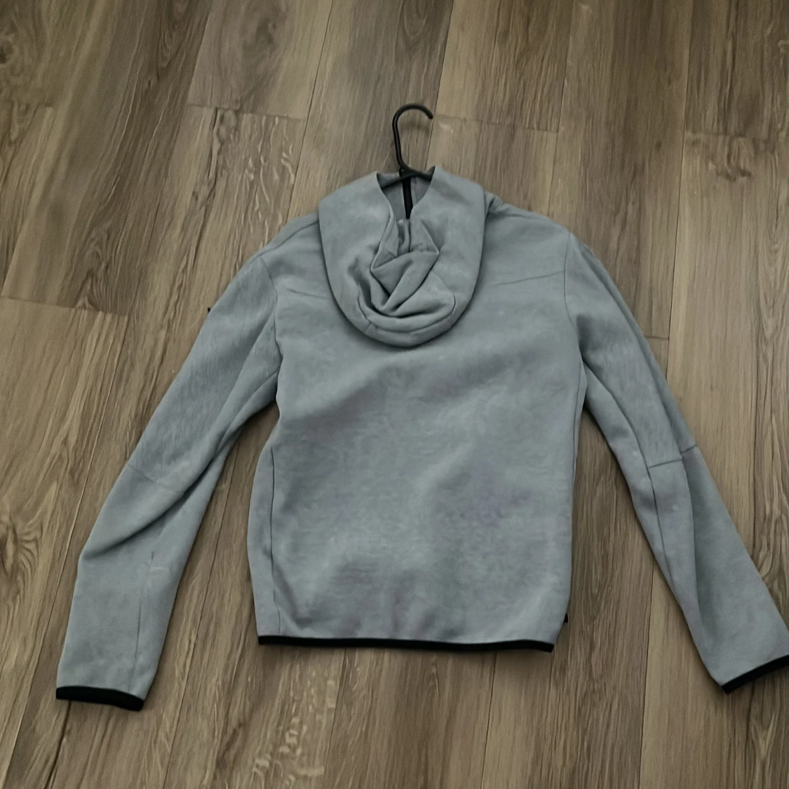 Grå Nike zip-hoodie med svarta detaljer - 2