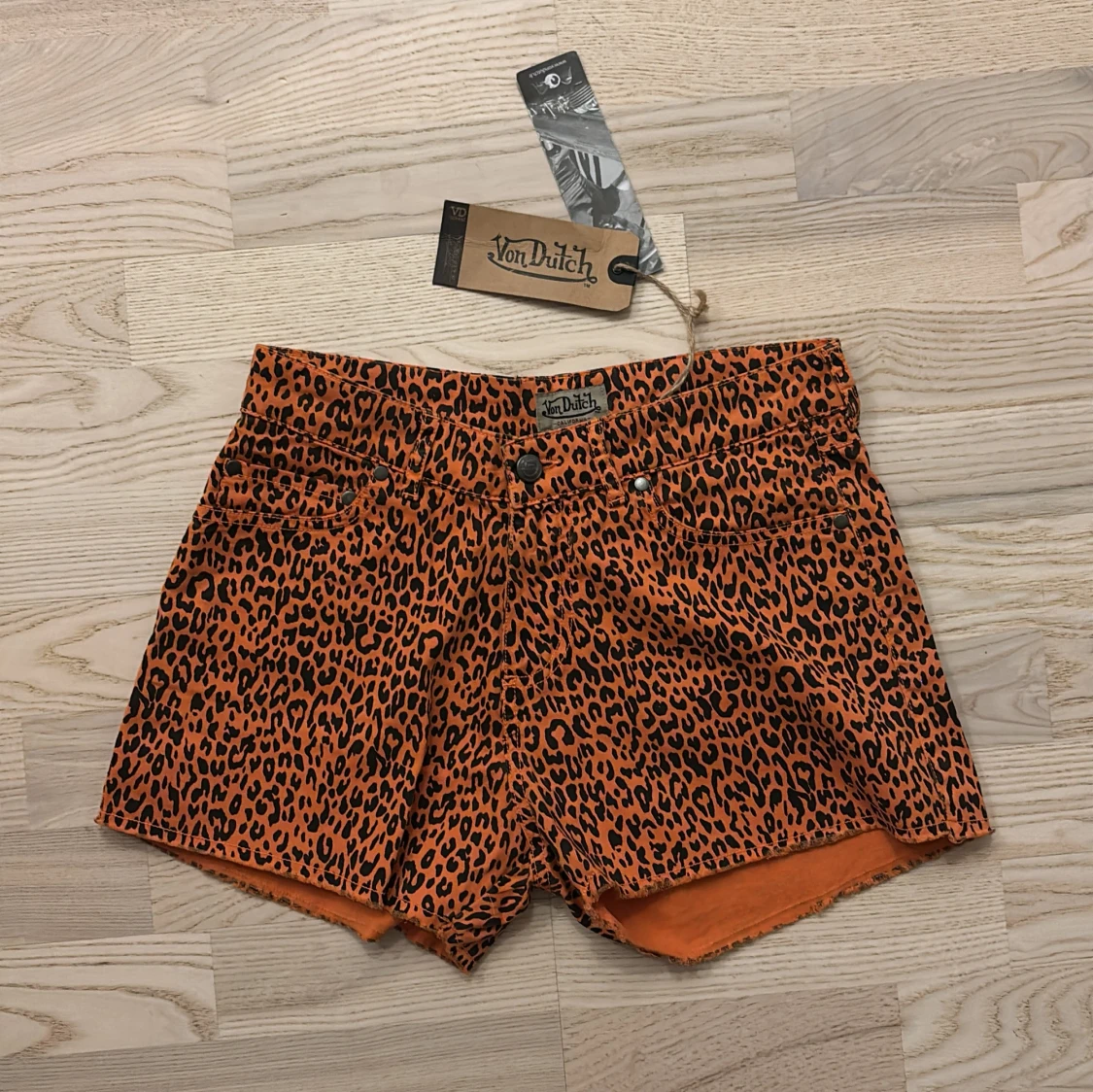 Leopardmönstrade shorts från Von Dutch