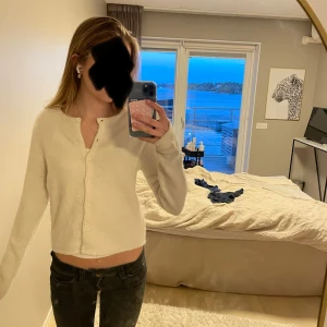 Vit kofta - Superfin vit kofta från ginatricot💞