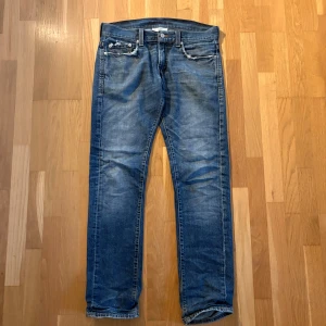 Levi's 511 - Snygga Levi's 511 slim passform hör av er vid frågor pris inte hugget i sten