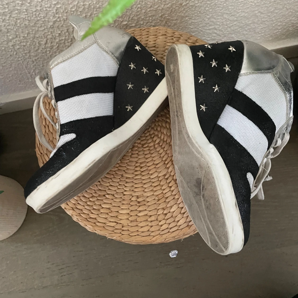 Coolaste sneakers med klack och stjärnor - 4