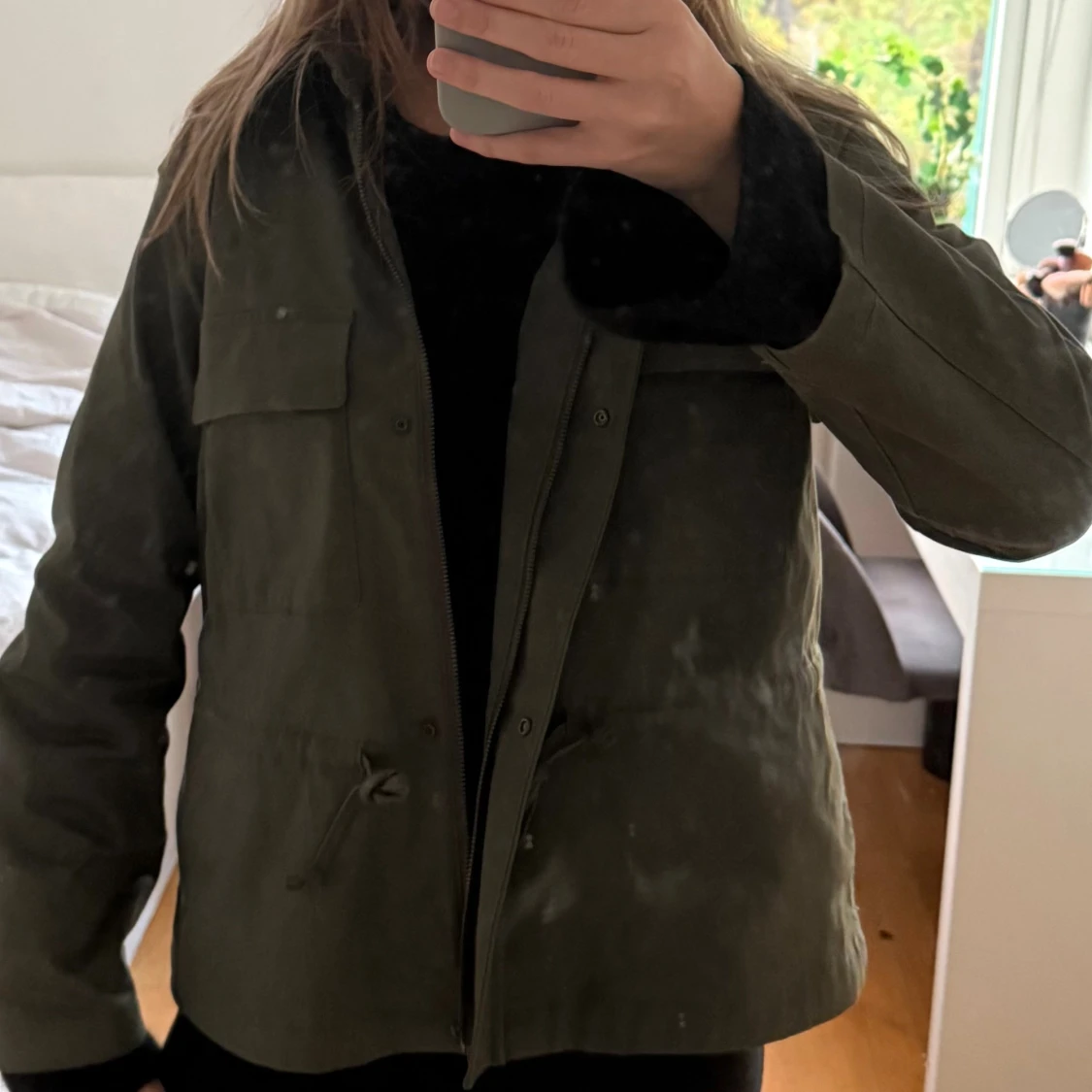 Olivgrön parkajacka med snörning - 1