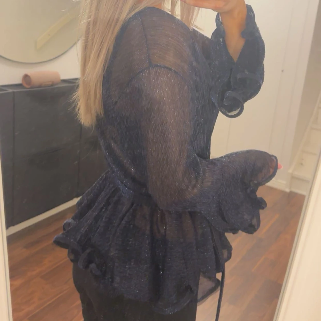 Mörkblå volang blus - 3