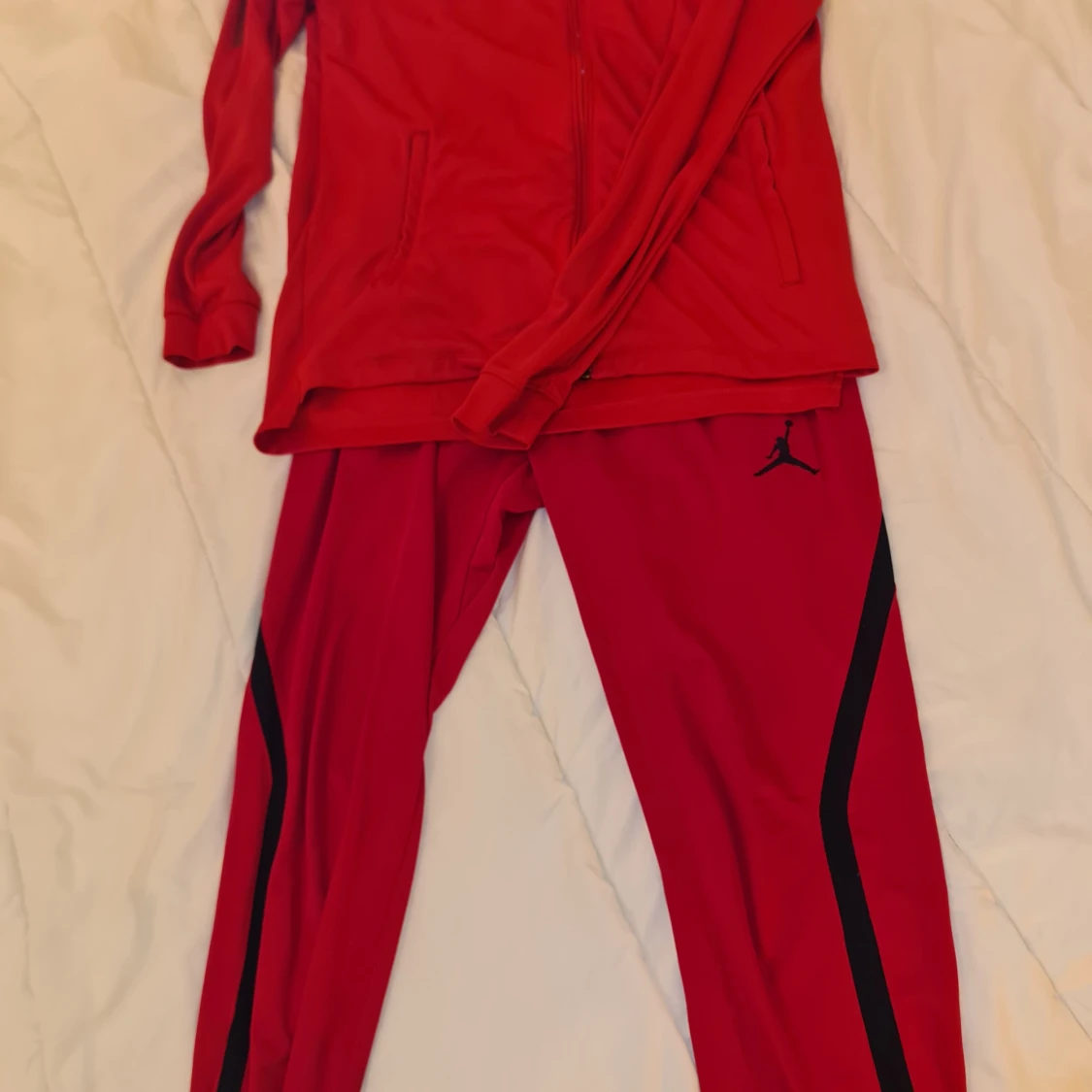 Röd PSG x Jordan ziptröja och byxa dress