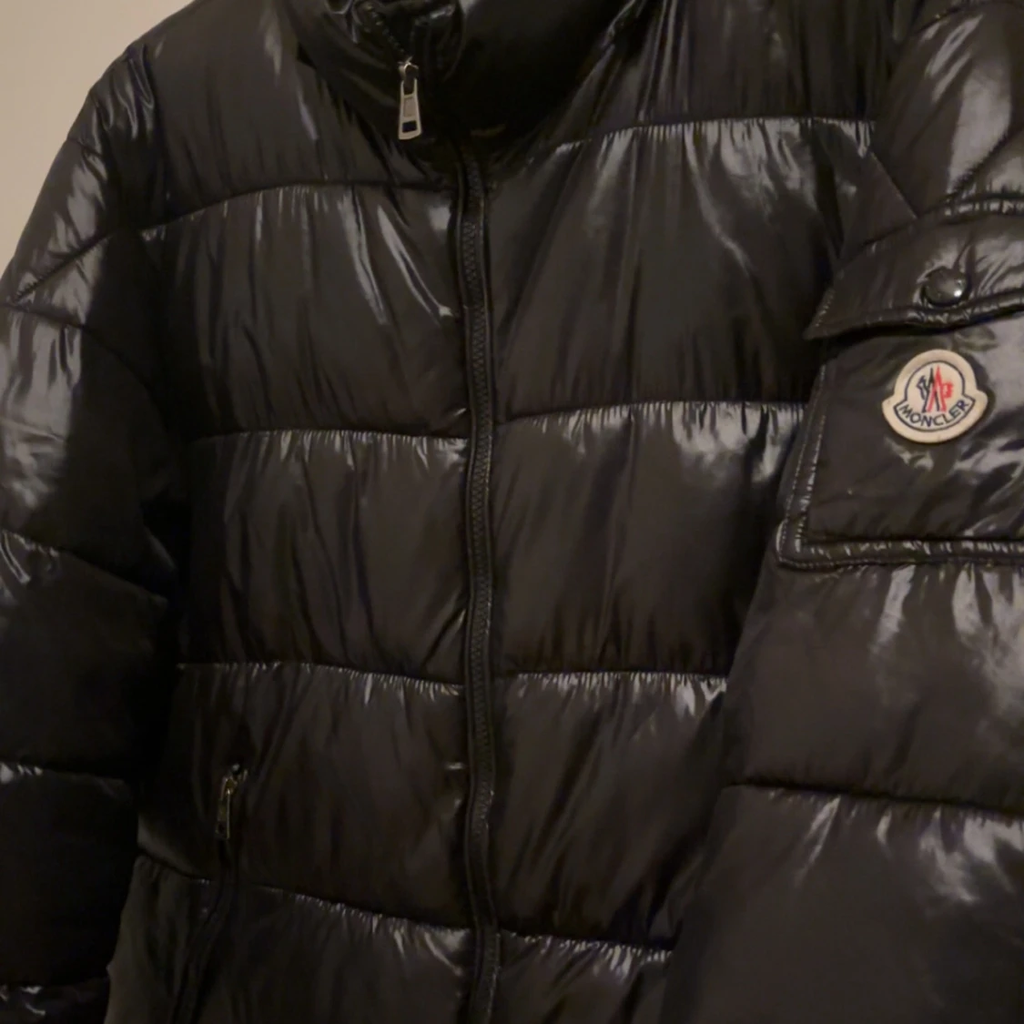 Svart pufferjacka från Moncler