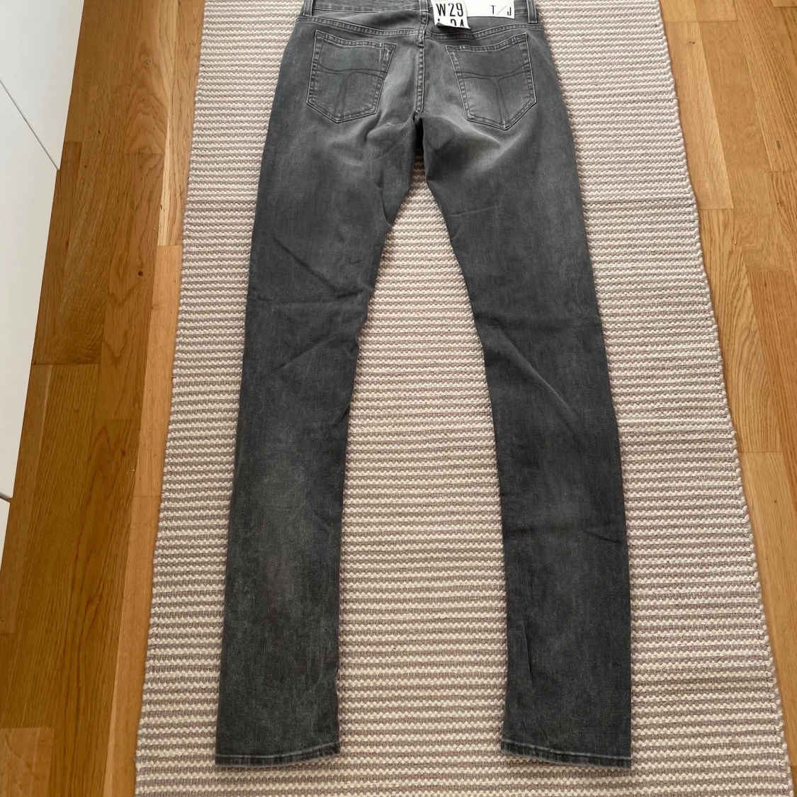 Grå skinny jeans från Tiger of Sweden - 1
