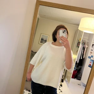 Vit stickad tröja från Lager 157 - Säljer en vit stickad tröja från Lager 157 pga garderobsrensning💕storlek S 🙌