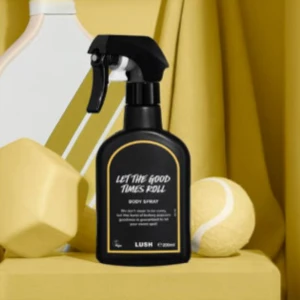 Let The Good Times Roll  - Body spray från Lush med namnet Let The Good Times Roll. Flaskan innehåller 200 ml. Perfekt för dig som vill ha något unikt och fräscht i din samling. Halva kvar ungefär 