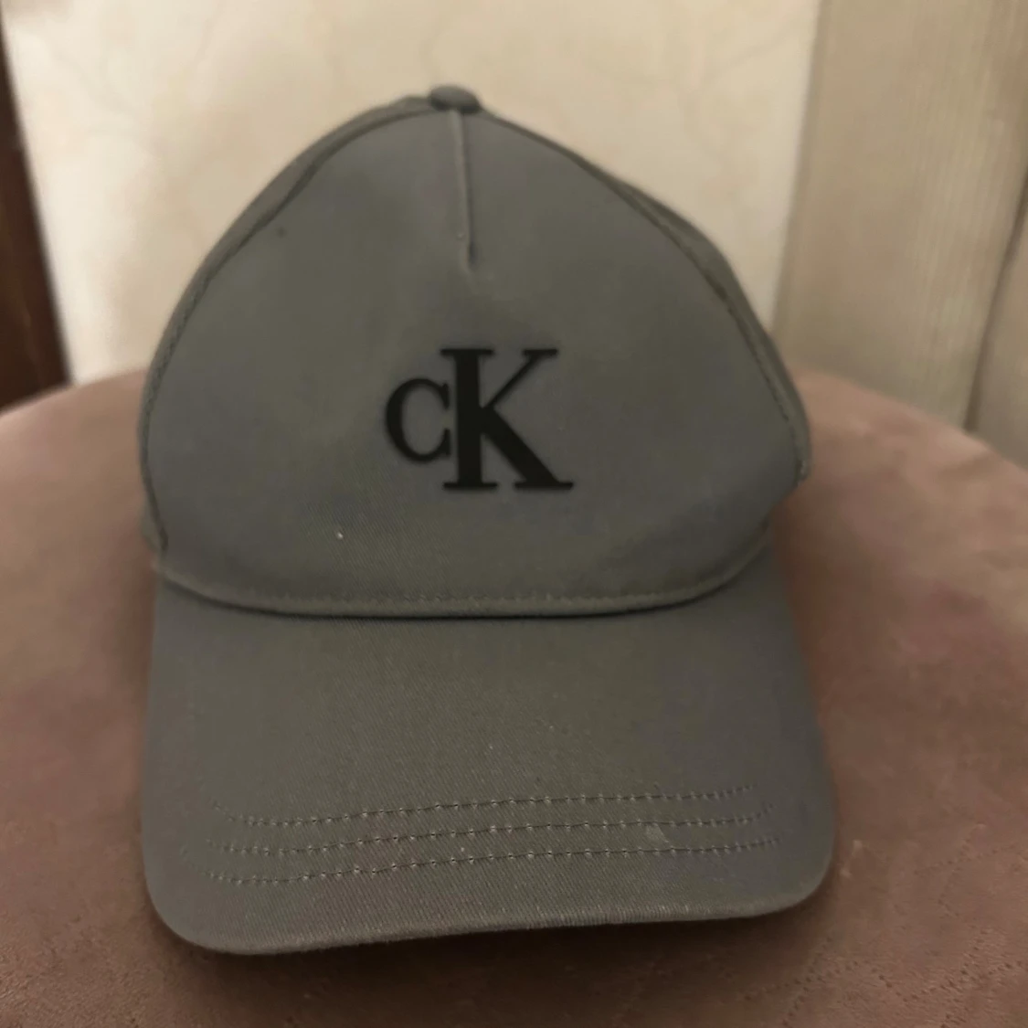 Grå keps från Calvin Klein Jeans