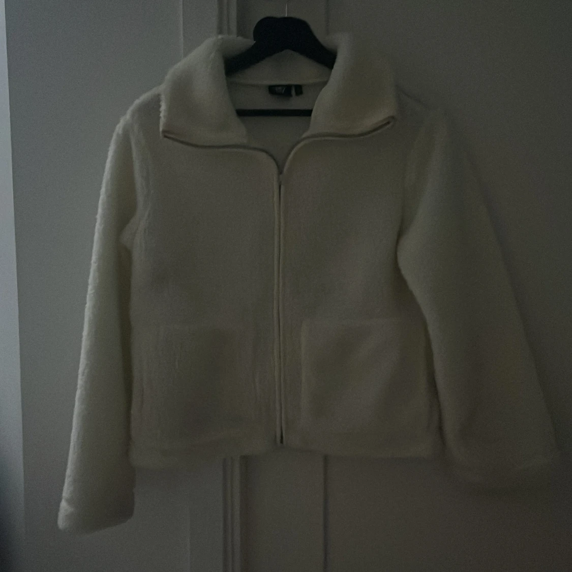 Vit teddyjacka från 157, XS