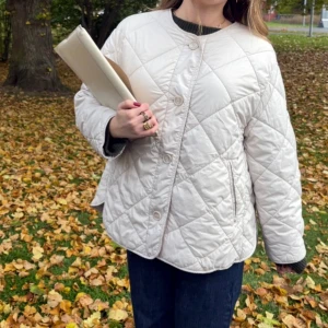 Jacka  - Dunjacka som är perfekt till vintern och som passar till allt!! Så snygg passform och färg ☺️☺️