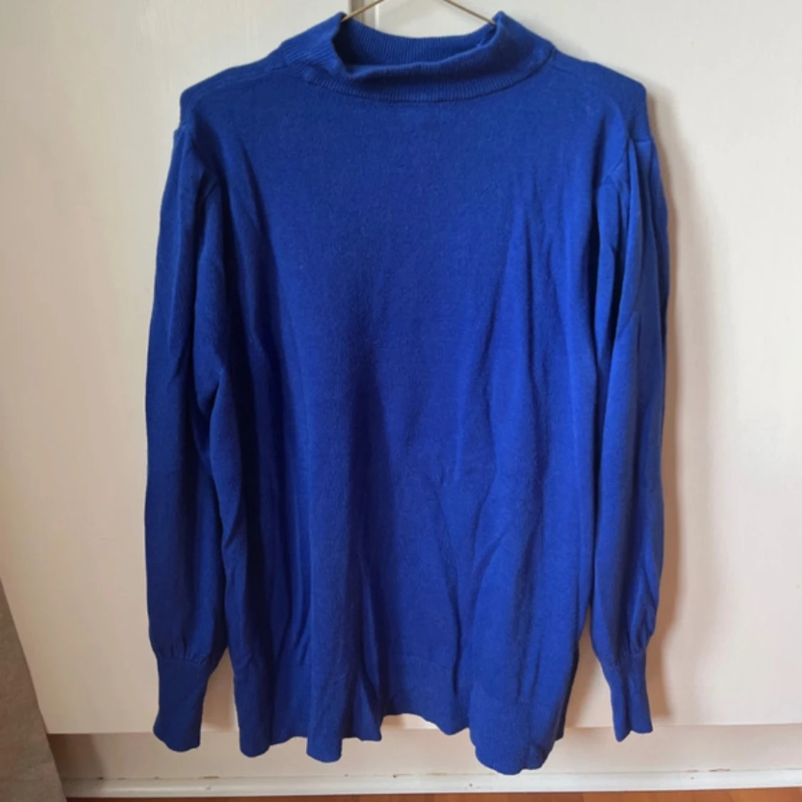Blå stickad tröja  - 1