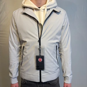 Colmar jacka - Säljer denna Colmar jacka | Storlek 48/M (modellen är 180) | Skick 10/10 (helt ny) | Nypris 2400 | hör gärna av vid minsta fråga ✅🙌