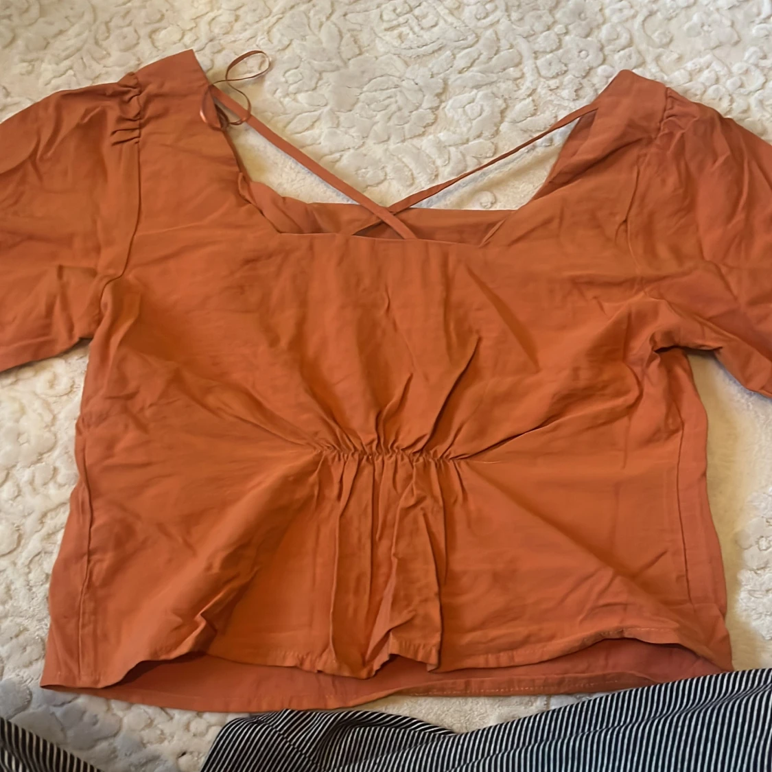 Rostorange blus med puffärm - 2