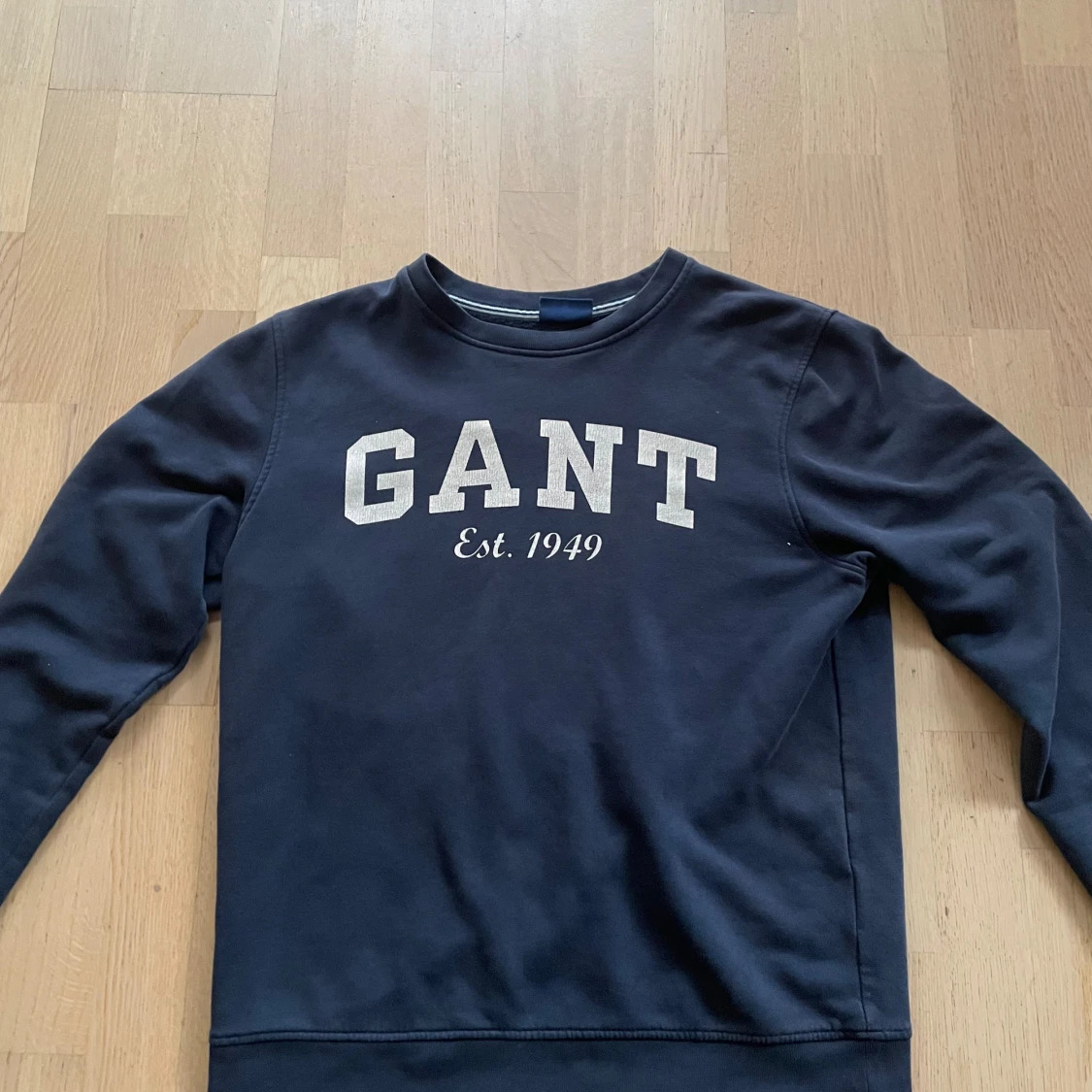Mörkblå sweatshirt från GANT - 1